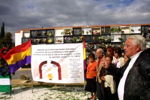 HOMENAJE. Recuerdo a las víctimas republicanas. / IDEAL/