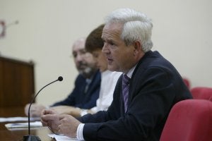 Miranda, Shaw y Bustamante informan de las medidas. /C. MONDÉJAR/