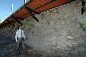Se evitará caminar por el filo de la travesía gracias a la 'visera'. /R. V./