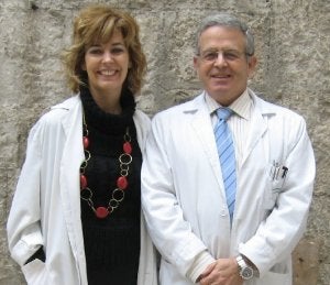 Germaine Escames y Darío Acuña Castroviejo, investigadores de la Universidad de Granada. :: IDEAL/