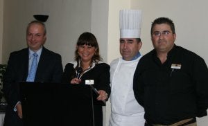 El director, la relaciones públicas, el jefe de cocina y el de banquetes del hotel Salobreña. ::
F. ANGUITA/