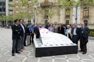 Felipe López, junto a miembros del jurado e integrantes del Consejo Asesor del Premio. :: FRANCIS J. CANO/