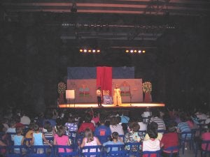 Los alumnos del colegio Andrés Manjón fueron los primeros en actuar sobre el nuevo escenario. ::
L. M./