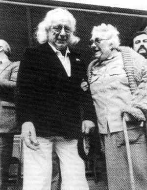 Rafael Alberti con Matilde Cantos, en la Plaza Bib-Rambla. ::
IDEAL/