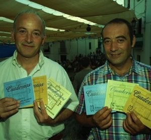 Los autores. ::
R. V./