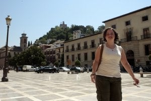 Pasear por la ciudad, una de las aficiones de Michaela. :: GONZÁLEZ MOLERO/