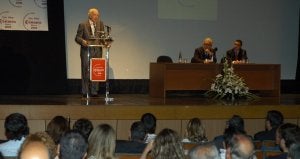 Leopoldo Abadía durante su intervención en los encuentros de la Cámara de Comercio. :: ENRIQUE/