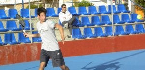 Pedro Jiménez se prepara para dar un golpe de derecha. :: J. A. S./