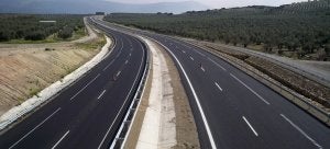 Imagen del nuevo tramo de autovía ya terminado y que entrará hoy en servicio. :: IDEAL/