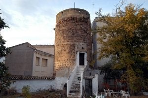En las excavaciones se ha detectado la doble muralla, la entrada y un foso de diez metros. :: ENRIQUE/