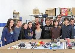 El grupo de alumnos de la asignatura de Robótica que se imparte en el IES Turaniana. :: VALDIVIA/