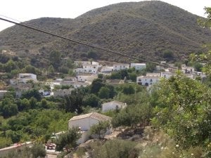Bédar acoge a una población de poco más de mil habitantes, la mayoría mayores e ingleses. :: IDEAL/