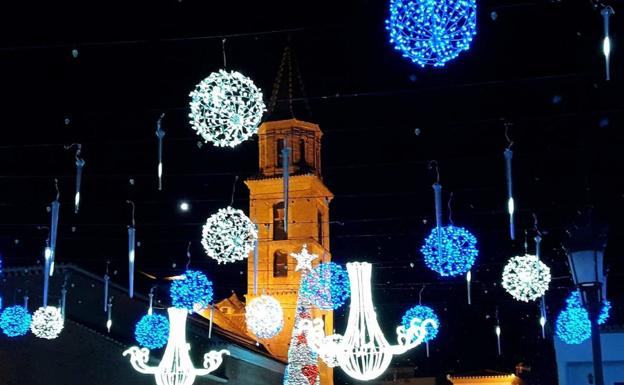 Fondón juega con el color e ilumina su Navidad con más de 250.000 bombillas