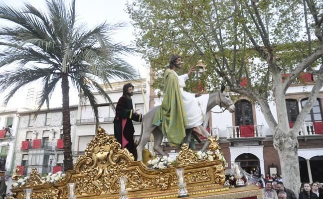 Jesús de la Paz subiendo a la Plaza Mayor y carrera oficial JOSÉ UTRERA/