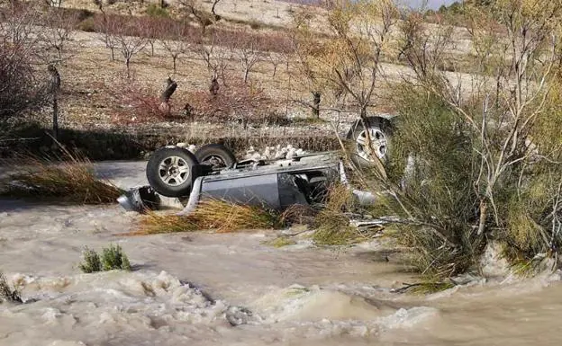 Muerto En Granada Por Una Riada El Agua Se Lleva El Coche Que Conducia Baza Ideal