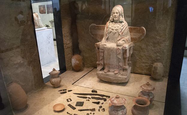 La Dama de Baza en su ubicación en el Museo Arqueológico Nacional/RICARDO CAÑABATE