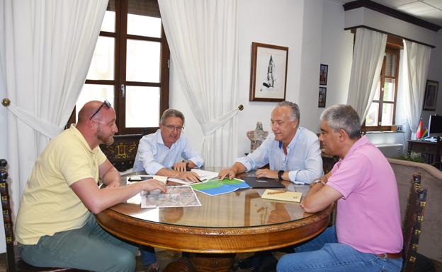 Reunión en el Ayuntamiento de Baza con responsables de Capital Energy
