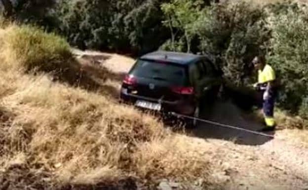 El GPS 'tira' por un barranco un coche con turistas en Cazorla