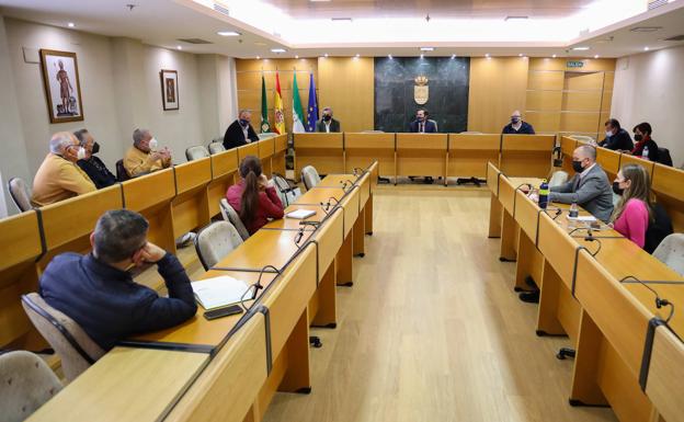 La Junta de Portavoces respalda la manifestación de mañana en demanda de soluciones para la playa de Balerma