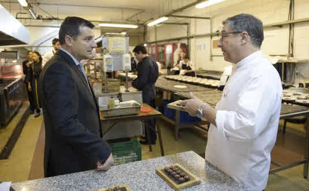 Josep Roca y el cocinero Joan Roca , propietarios del restaurante «El Celler de Can Roca» con su hermano Jordi,. 
