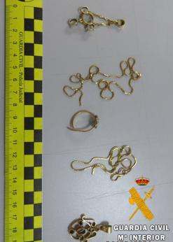 Algunas de las joyas recuperadas por la Guardia Civil de Almería/ideal