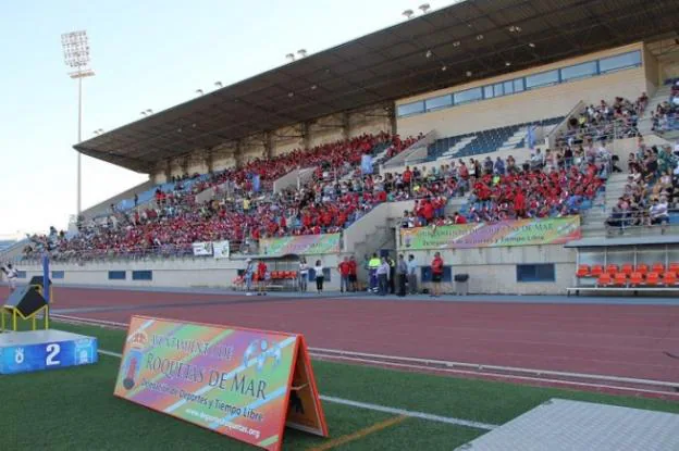 El Estadio Municipal Antonio Peroles, presto para ser escenario de la final de Copa juvenil./EMF ROQUETAS