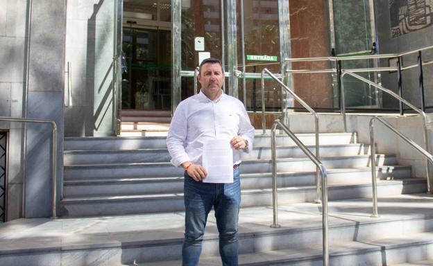 Pepe Montoya denuncia ante la Fiscalía al alcalde y el secretario por el veto a sus intervenciones en los plenos