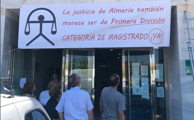 El Consejo del Poder Judicial respalda las peticiones de ascenso a magistrados de los jueces de Roquetas y El Ejido