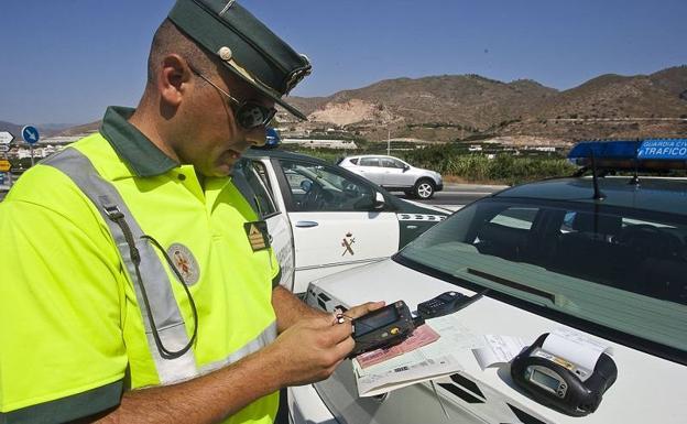 La Guardia Civil seguirá multando por imposición
