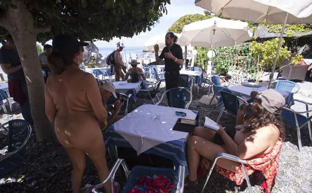 La zona nudista del chiringuito la Barraca, en CantarrijÃ¡n./IDEAL
