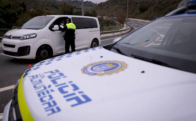 La Policía Local de Almuñécar obliga a varios conductores ...