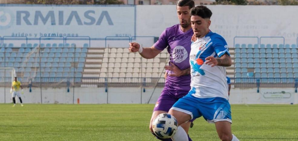 Los jugadores del Real Jaén cobran agosto y el césped, «listo» en un mes - Vimarsana News