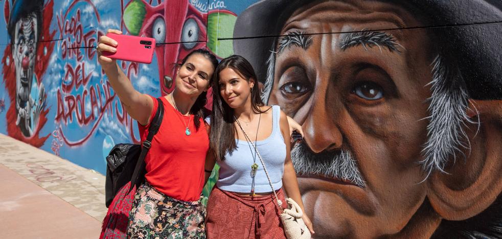 Granada | Así es la gran muralla de La Chana, el grafiti de los 33 - Vimarsana News