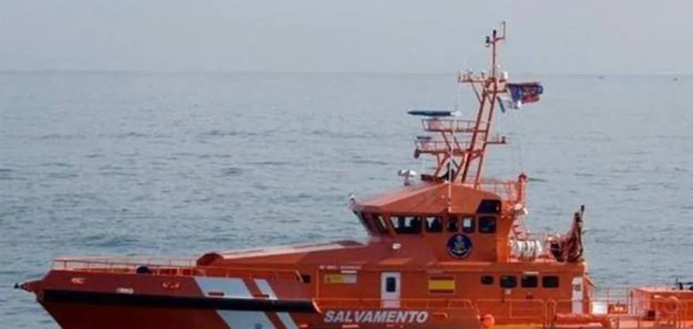 Rescatan a once personas de una patera a 25 millas del Cabo Sacratif, en la costa de Motril