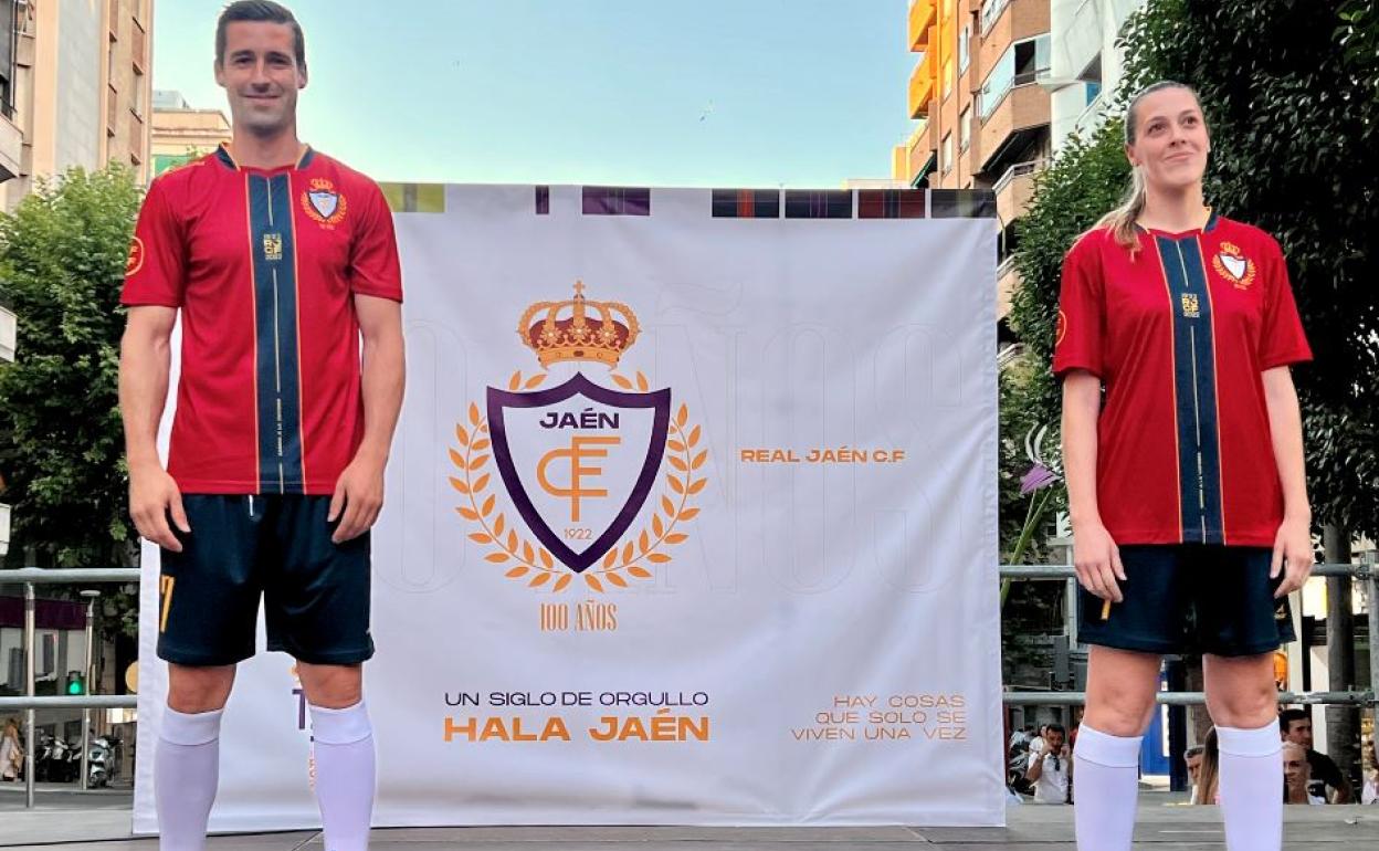 El Real Jaén el escudo y la piel para conmemorar su centenario | Ideal