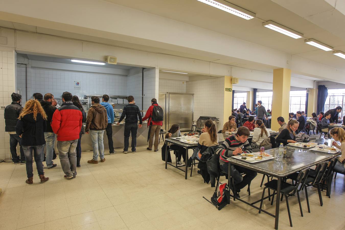 La UGR ayuda a 2.252 alumnos de los 10.287 que la solicitaron para ... La UGR ayuda a 2.252 alumnos de los 10.287 que la solicitaron para ...