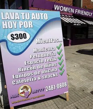 Crean El Primer Taller Mecanico Para Mujeres Que Ofrece Tambien Servicio De Peluqueria Ideal