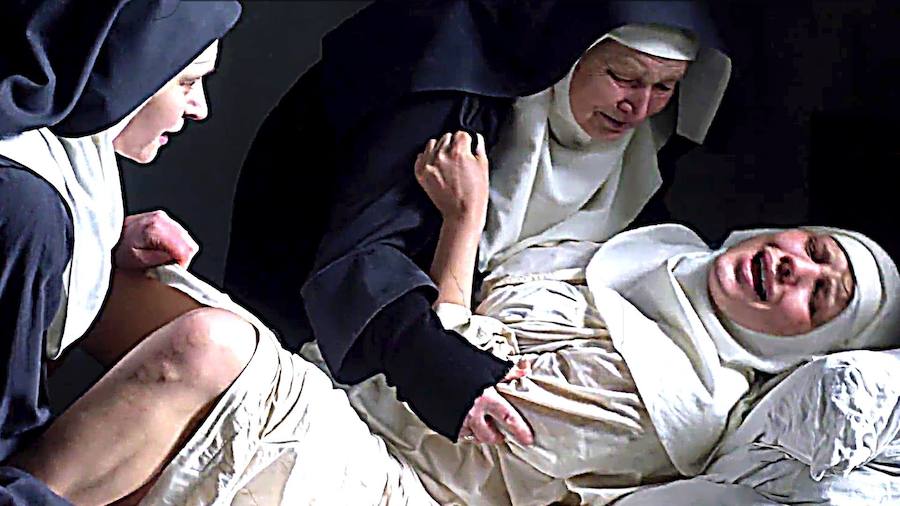 Una escena de ‘The Innocents’ recoge el parto de una de las monjas violadas por soldados del Ejército Rojo. /